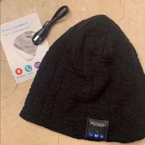 Rotibox Hat - built in Bluetooth headphones